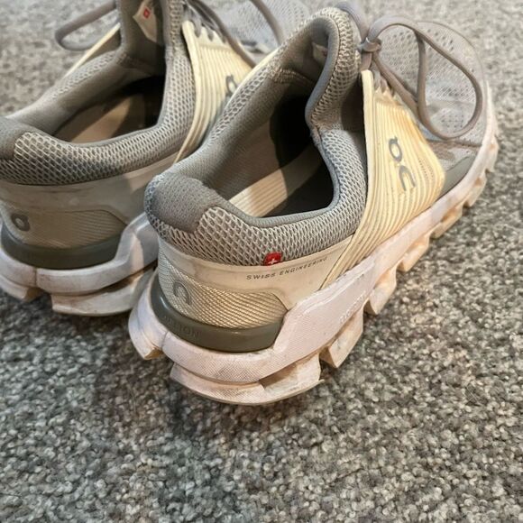 On Running Light Gray Athletic Shoes women’s 7.5 - Picture 1 of 8